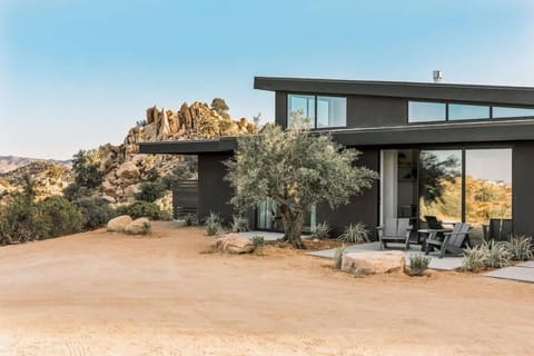 Whistling Rock By The Cohost Company House in Yucca Valley