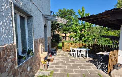 Property building, Patio, Spring, Dining area, Garden view