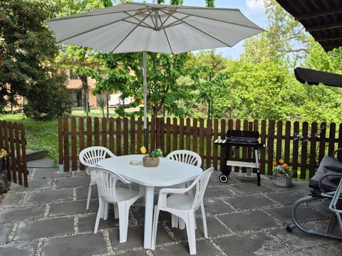 Patio, Dining area, Garden view