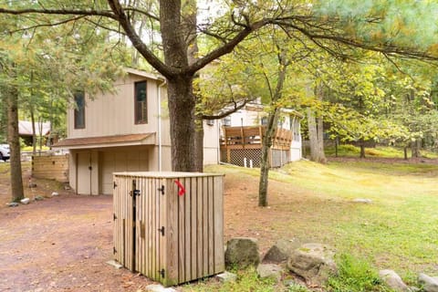 Racc00ns Retreat House in Hickory Run State Park
