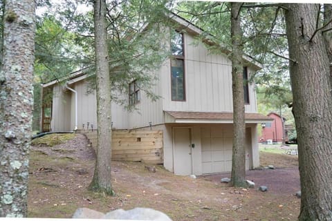 Racc00ns Retreat House in Hickory Run State Park