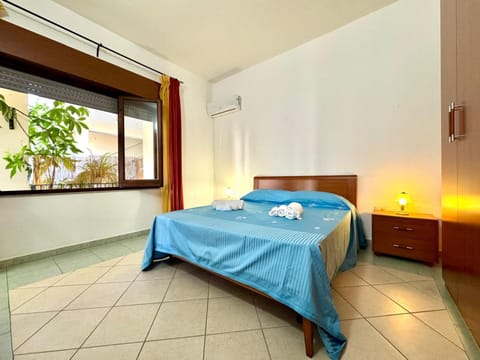 Bed, Photo of the whole room, Bedroom, air conditioner