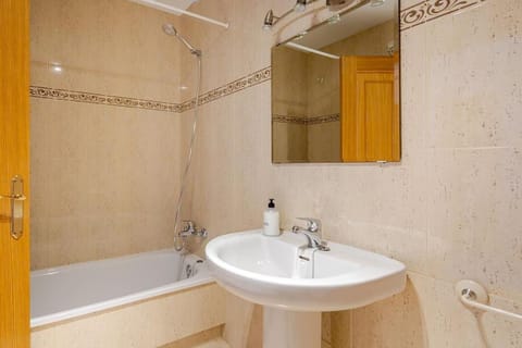 Gran terraza sobre el mar en casco urbano Vilanova Apartment in O Salnés