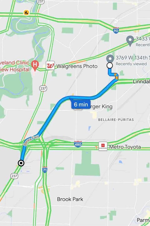 First Floor Room 8 min from Cle Airport Quiet Street All you need Vacation rental in Cleveland Heights