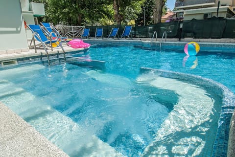 Hot Tub, Swimming pool