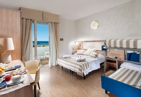 Bed, Balcony/Terrace, Photo of the whole room, Bedroom, Sea view, bunk bed, wardrobe, air conditioner