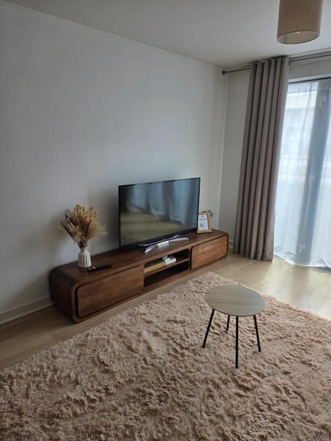Communal lounge/ TV room, TV and multimedia, Living room, Seating area, Evening entertainment