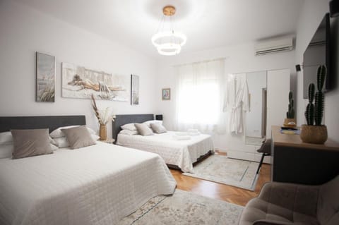 Bedroom, air conditioner