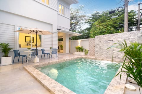 Swimming pool, Swimming pool