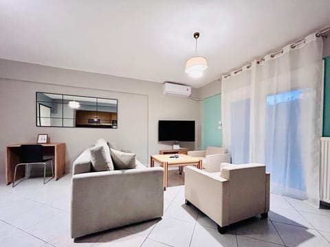 TV and multimedia, Living room, Photo of the whole room, Seating area, Evening entertainment