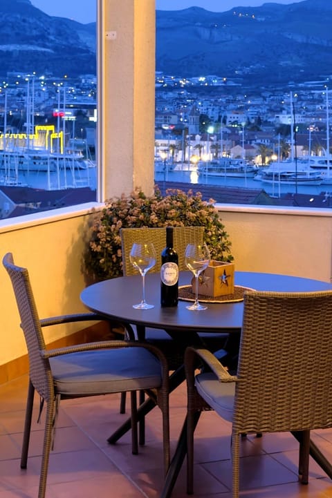View (from property/room), View (from property/room), Balcony/Terrace, Balcony/Terrace, City view, City view, Sea view, Sea view