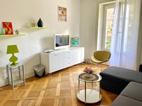 8 minutes walking from Lausanne Train station Apartment in Lausanne