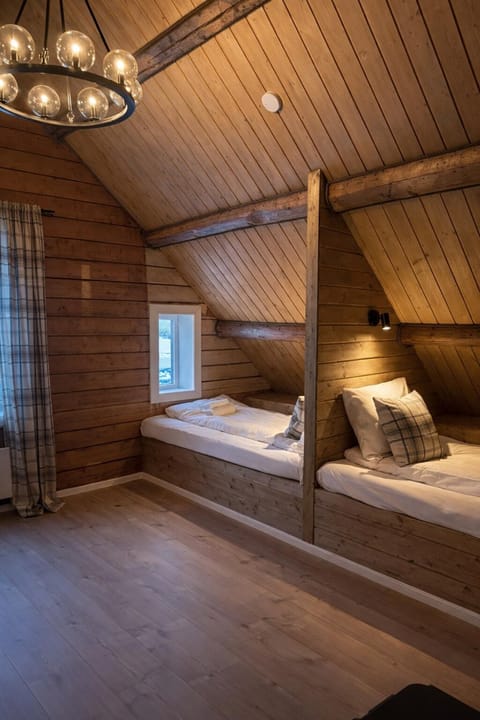 The Hidden Gem - Mountain & Beach View House in Lofoten