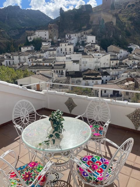Natural landscape, View (from property/room), Balcony/Terrace, City view, Mountain view