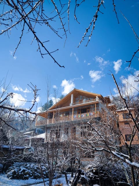 Property building, Winter