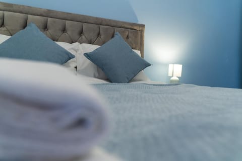 Spacious and Comfortable - 5 Bedroom Home House in Kettering