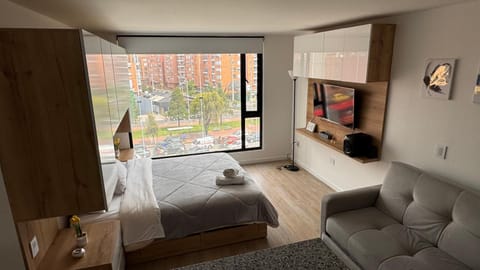 Bed, TV and multimedia, Photo of the whole room, Seating area, Evening entertainment, Bedroom