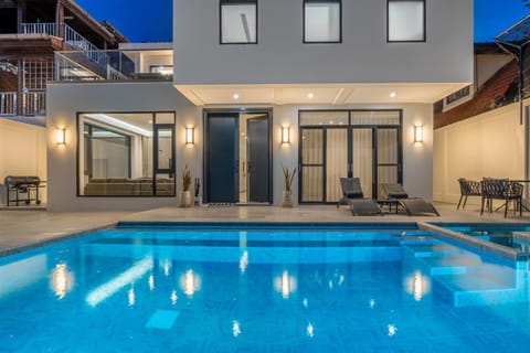 Property building, Pool view, Swimming pool