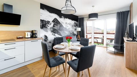 TV and multimedia, Coffee/tea facilities, Kitchen or kitchenette, Living room, Seating area, Dining area, pet friendly