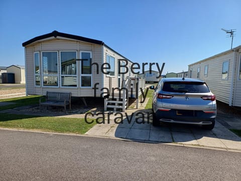 Meadow Lakes Golden Palm Resort House in Chapel Saint Leonards