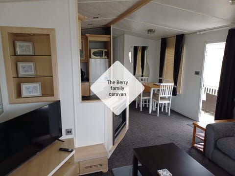 Meadow Lakes Golden Palm Resort House in Chapel Saint Leonards