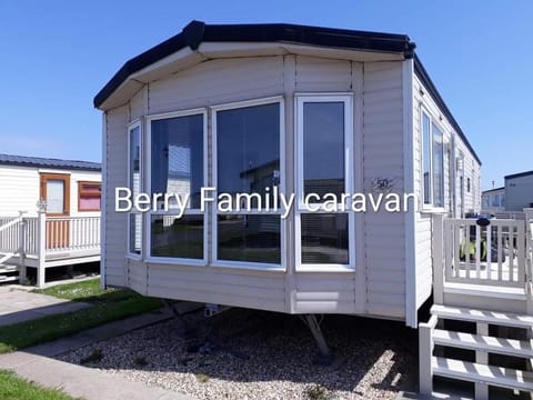 Meadow Lakes Golden Palm Resort House in Chapel Saint Leonards