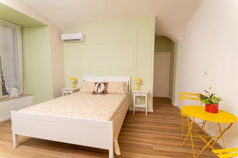 Shower, Bed, Kitchen or kitchenette, Bedroom, hair dryier, air conditioner