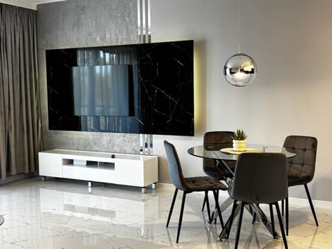 TV and multimedia, Seating area, Dining area