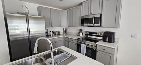 Cozy house with a Heated Swim spa House in Port Charlotte