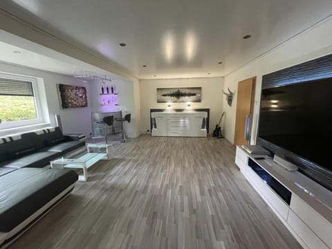 Communal lounge/ TV room, TV and multimedia, Kitchen or kitchenette, Living room, Seating area, Evening entertainment, minibar
