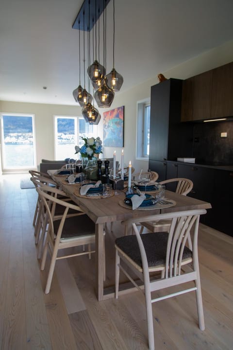 Chalet Arctica - Sea Front, Central and High End Chalet in Tromso