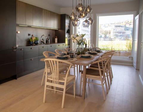 Chalet Arctica - Sea Front, Central and High End Chalet in Tromso