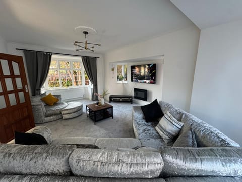 Manchester City Oasis - Spacious 5 Bedroom House House in Manchester