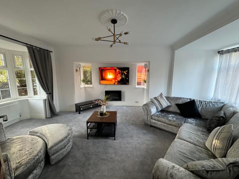 Manchester City Oasis - Spacious 5 Bedroom House House in Manchester