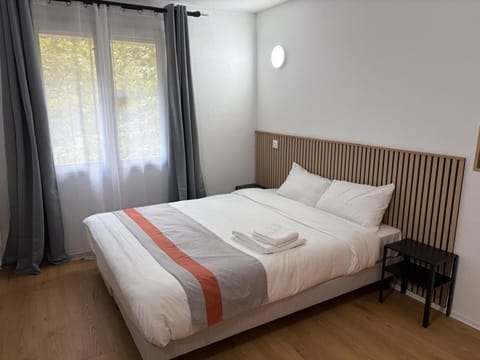 Serenity Aparthotel, la Défense - Eiffel tower view - 5 min walk to Subway Apartment in Puteaux