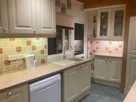 Quaint Cottage main street Llandeilo House in Wales