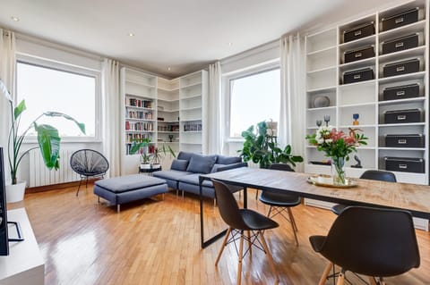 Living room, Seating area