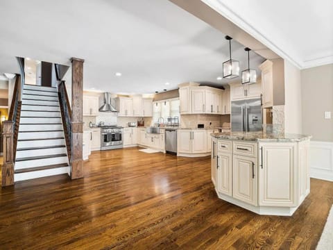 Shaker Prestige - 4 000 sq ft - Calm and Quiet House in Beachwood