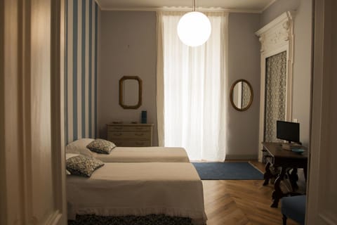 Bed, Photo of the whole room, Decorative detail, Bedroom