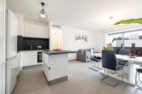 Kitchen or kitchenette, Living room, oven, stove