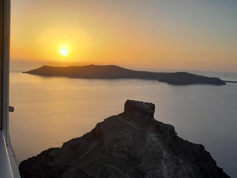 Amazing Room on the Cliff with shared pool & Buffet breakfast Hotel in Imerovigli