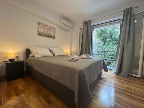 Bed, Bedroom, towels, air conditioner