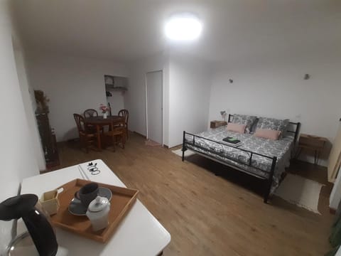 Bed, Living room, Photo of the whole room, Seating area, Dining area, Bedroom