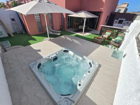 Patio, Hot Tub, Hot Tub, sunbed