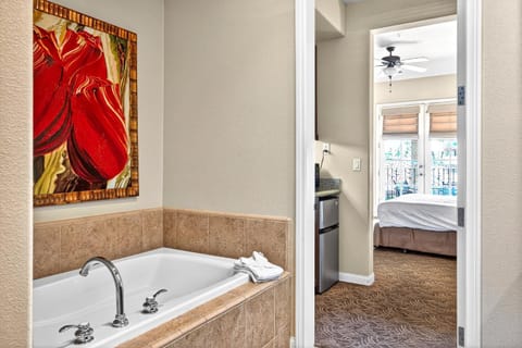 LV034 Cozy Upstairs Legacy Villas Suite Inn in Indian Wells