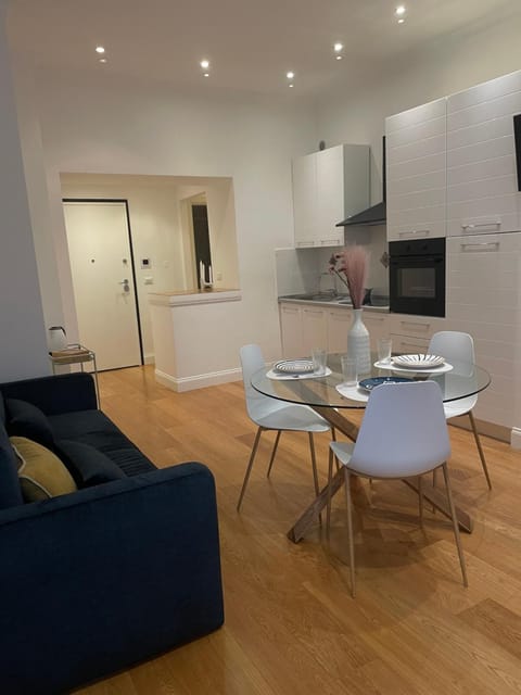 Living room, Seating area, Dining area, stove