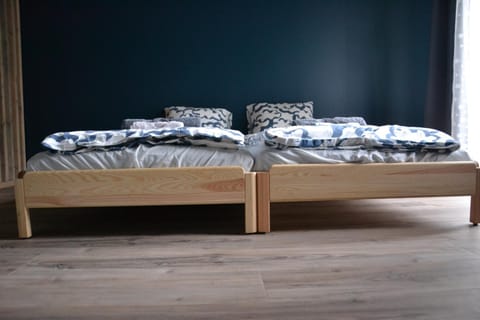Bed, towels