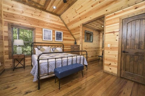 NewListing! 1-Mile Choctaw Landing, GameRoom, 6BR, Sleep-18, PET Friendly, HotTub, Play Structure, Smart TV, FirePit, Outdoor Villa in Broken Bow