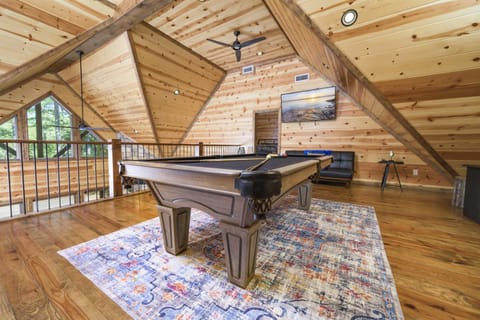 2mile-Choctaw Landing, HotTub, FirePitYard, King House in Broken Bow