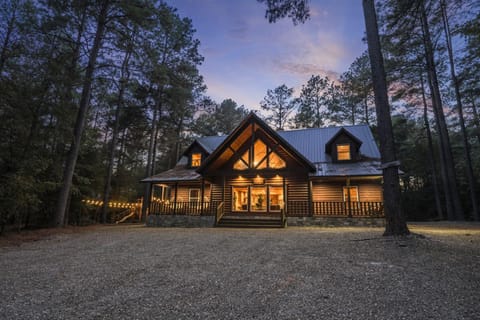 2mile-Choctaw Landing, HotTub, FirePitYard, King House in Broken Bow